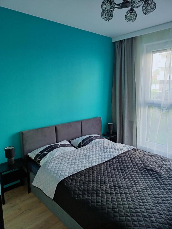 Posteľ alebo postele v izbe v ubytovaní Apartament Letnicka, Nowy, 950m od morza