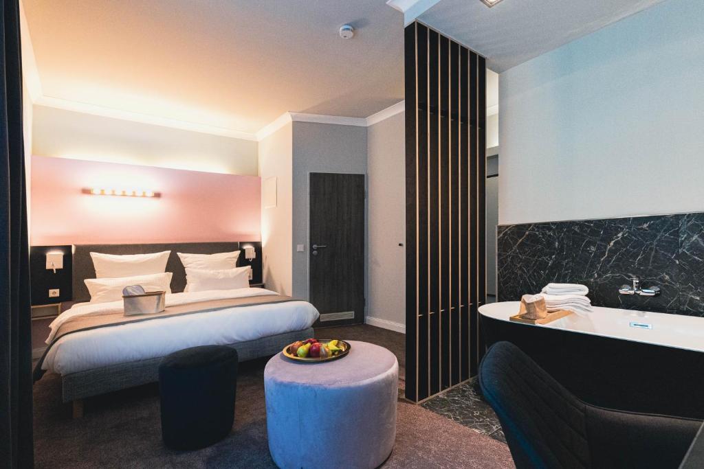 a hotel room with a bed and a bath tub at MountainPark | Event- und Tagungshotel in Kassel