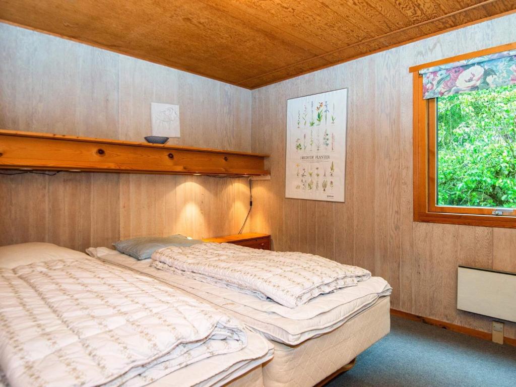 Postel nebo postele na pokoji v ubytování 6 person holiday home in Vemb