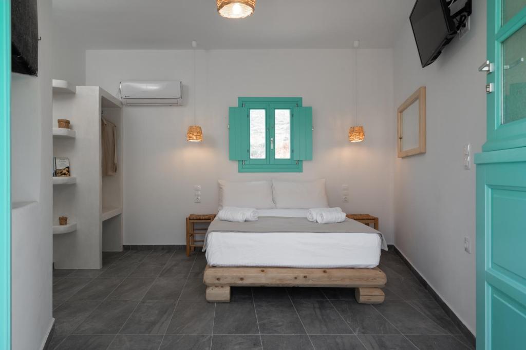 Postel nebo postele na pokoji v ubytování Xerolithia Guesthouse