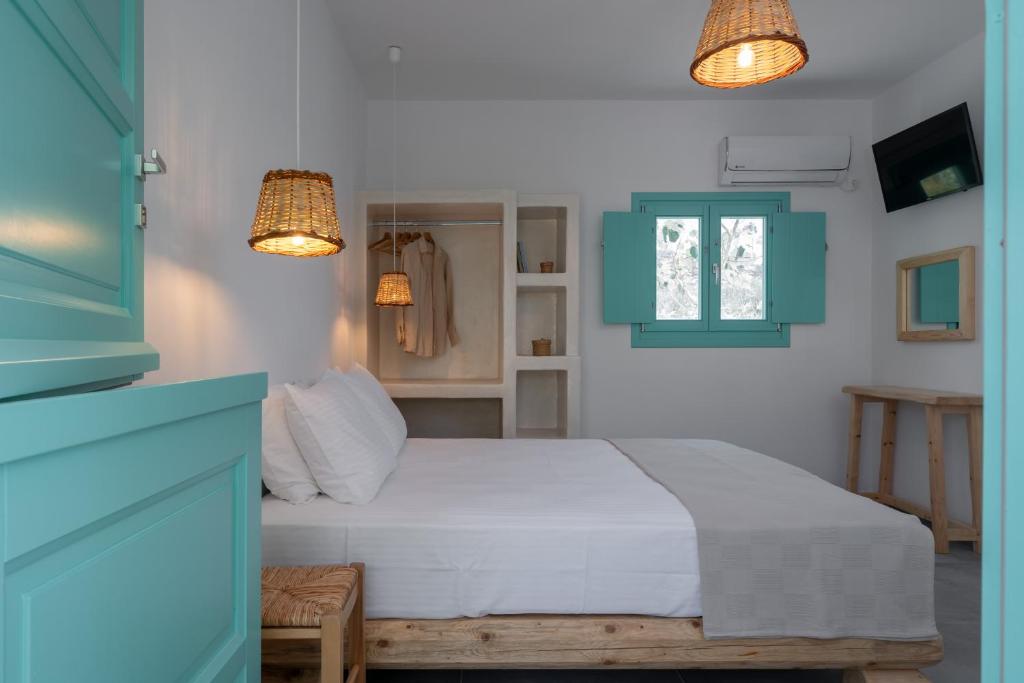 Postel nebo postele na pokoji v ubytování Xerolithia Guesthouse