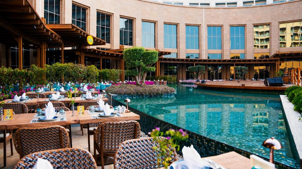 Bazén v ubytování Kaya Palazzo Golf Resort nebo v jeho okolí
