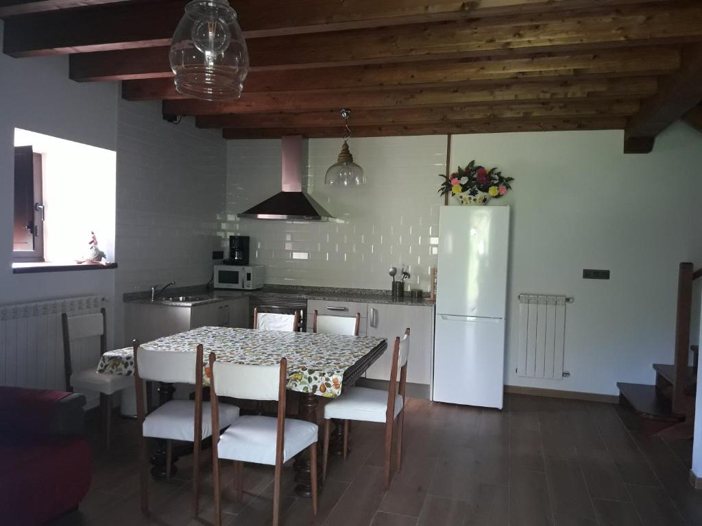 Kuchyň nebo kuchyňský kout v ubytování LAS CASINAS DE ARBAZAL