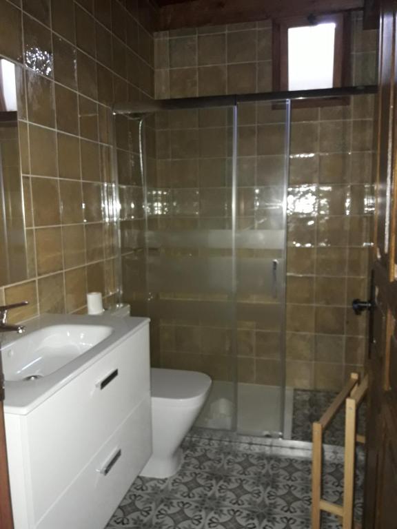 Koupelna v ubytování LAS CASINAS DE ARBAZAL