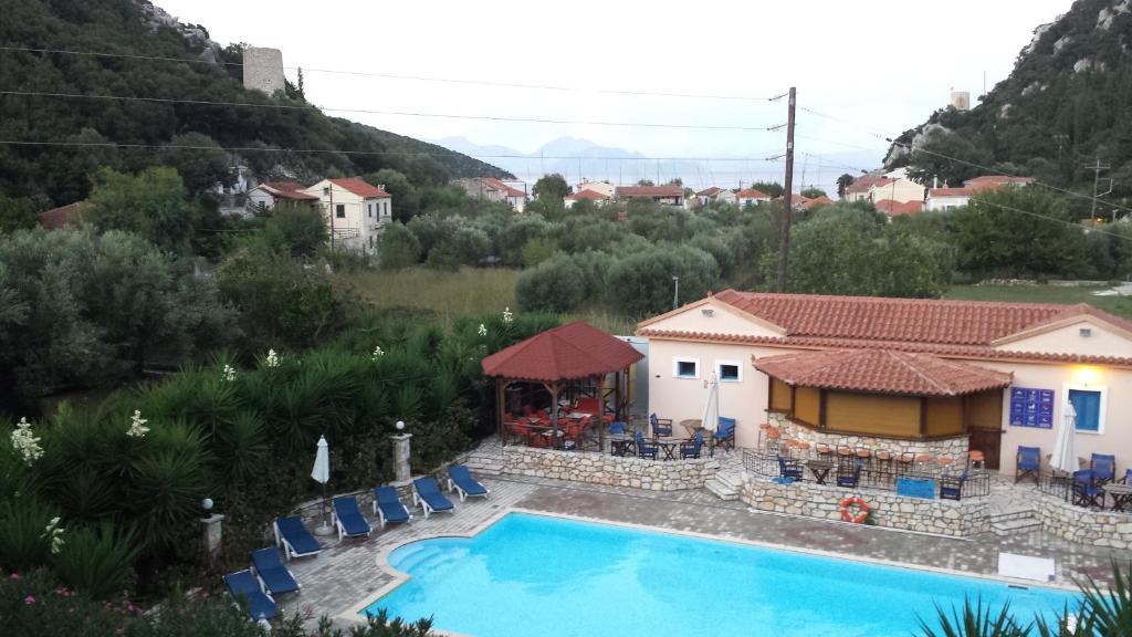 Nespecifikovaný výhled na hory nebo výhled na hory při pohledu z hotelu