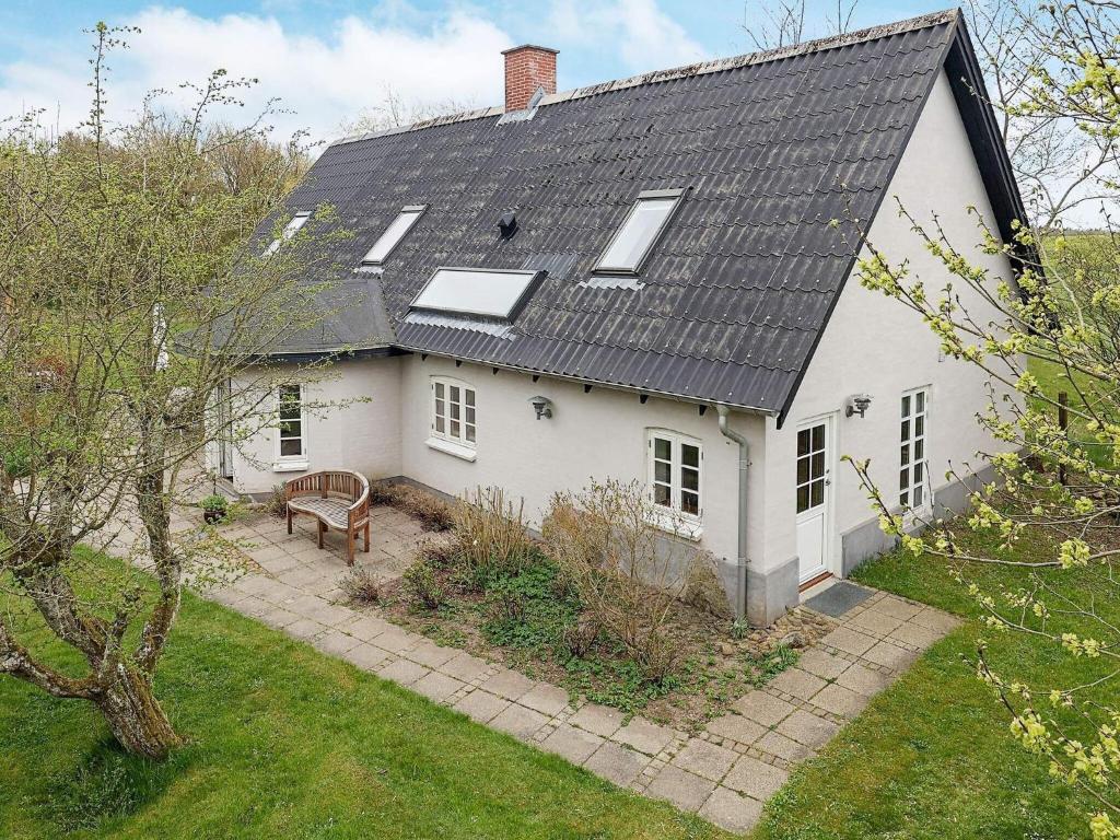 ein weißes Haus mit schwarzem Dach in der Unterkunft 8 person holiday home in Fur in Fur