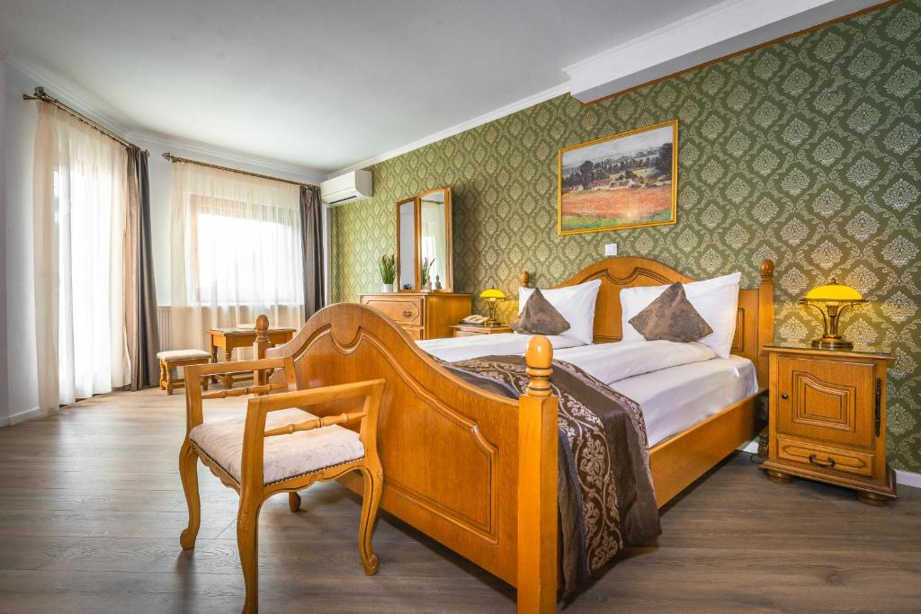 Postel nebo postele na pokoji v ubytování Hotel Korona