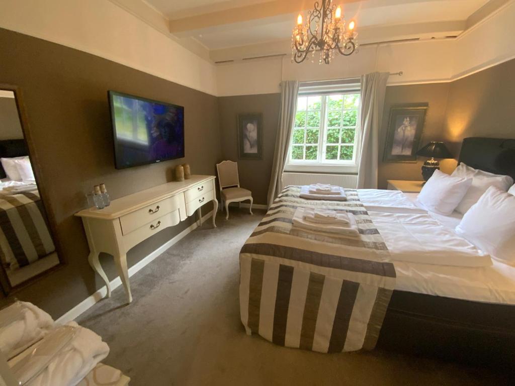 Postel nebo postele na pokoji v ubytování Bandholm Badehotel