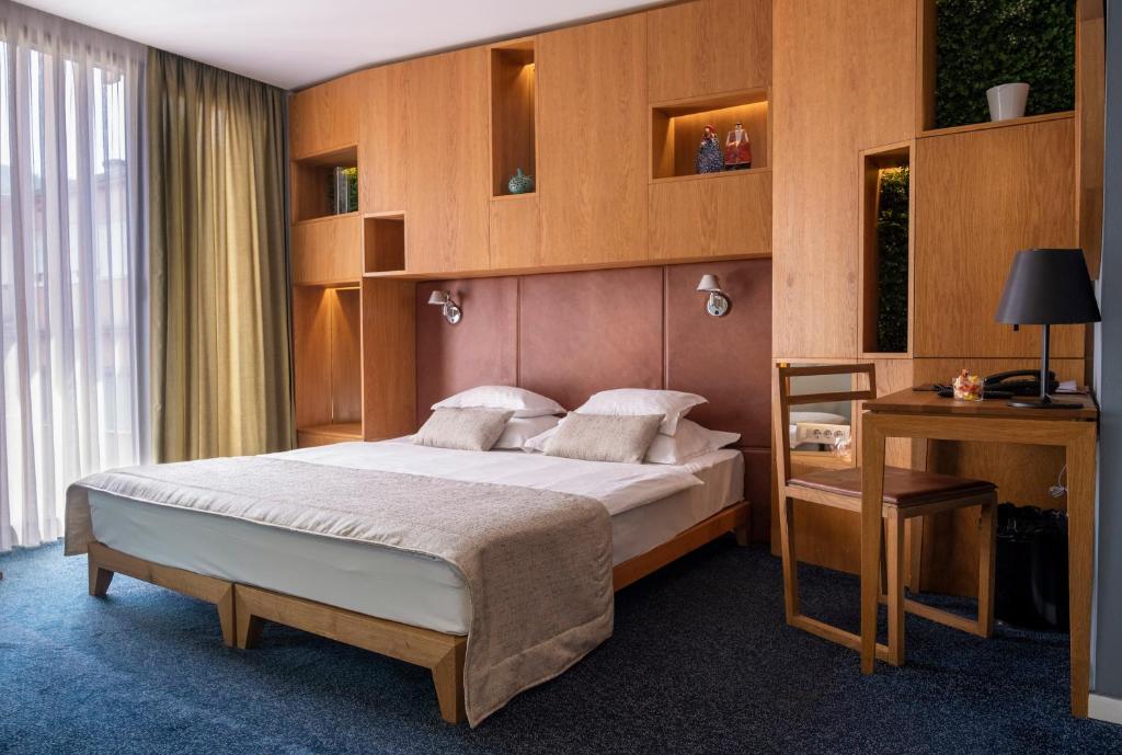 Lova arba lovos apgyvendinimo įstaigoje Hotel Opal Home