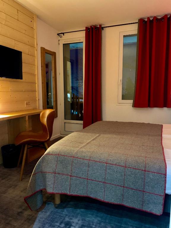 Postel nebo postele na pokoji v ubytování Hotel Lac Bleu 1650