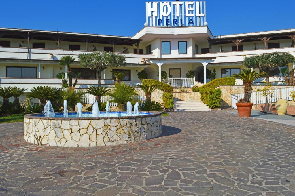 Perla Hotel e Garden - Free Parking and Pool - Open area with Beautiful view of the Landscape