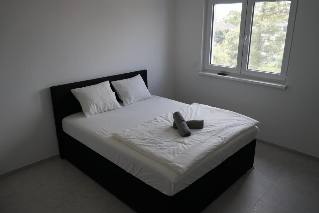 A bed or beds in a room at DM Apartment