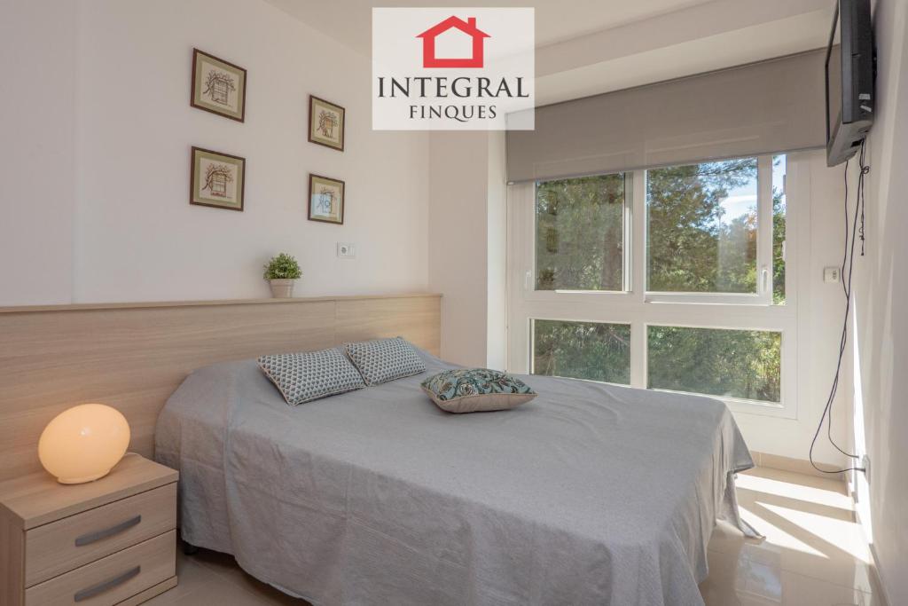 A bed or beds in a room at Splash Holiday Home