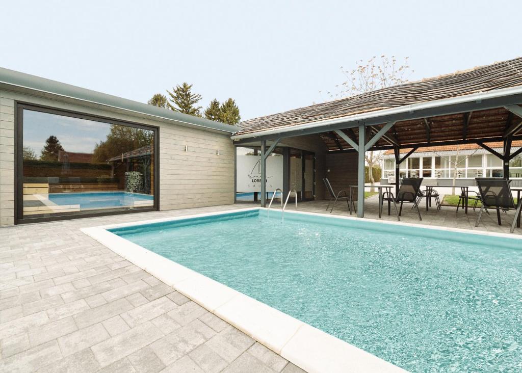 Bazén v ubytování Lorelei Pension Adults Only nebo v jeho okolí