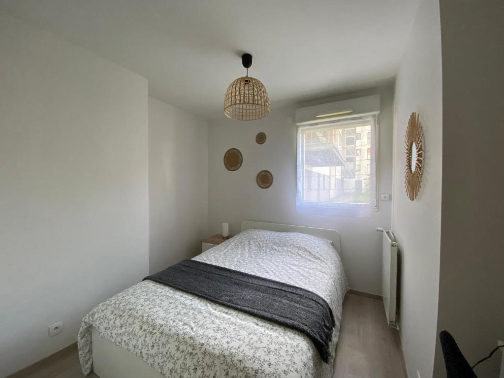 Posteľ alebo postele v izbe v ubytovaní Appartement familial tout confort - 3 chambres, grande terrasse privative - Vert Buisson - Bruz