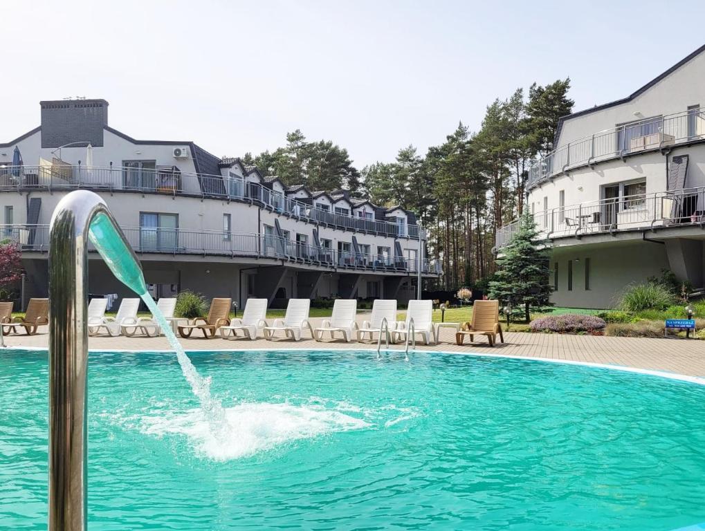 Bazen u ili blizu objekta Pine Point Apartament with terrace, shared pool, tennis court