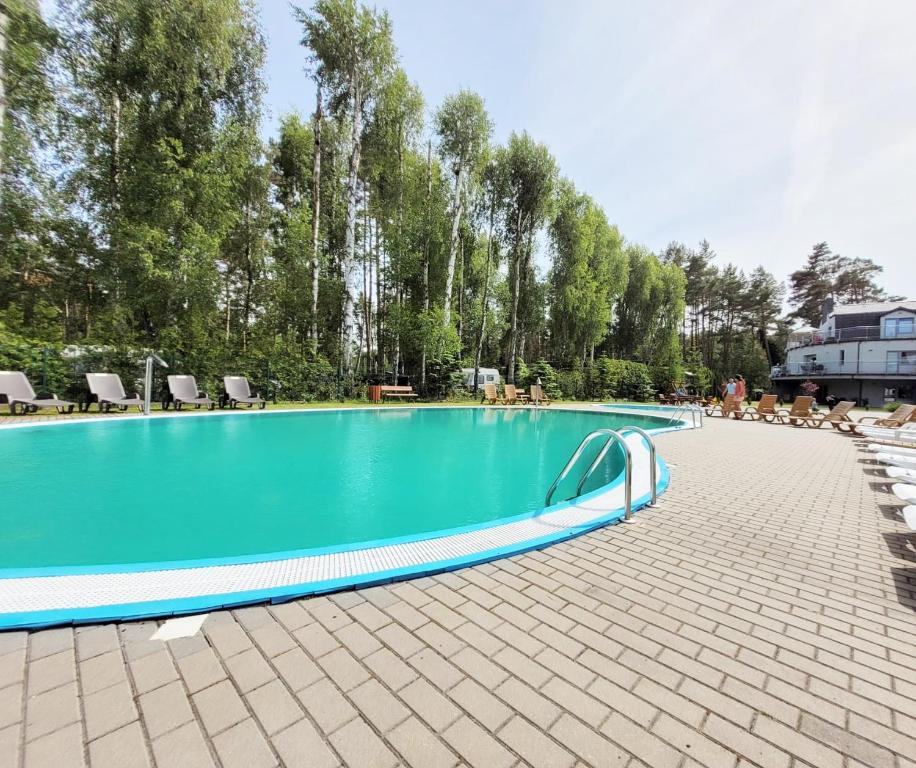 Bazén v ubytovaní Pine Point Apartament with terrace, shared pool, tennis court alebo v jeho blízkosti