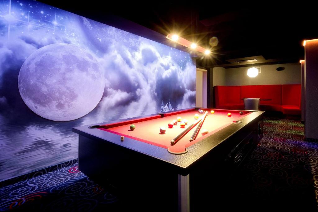 Biliár nebo kulečník v ubytování Tristan Hotel & SPA