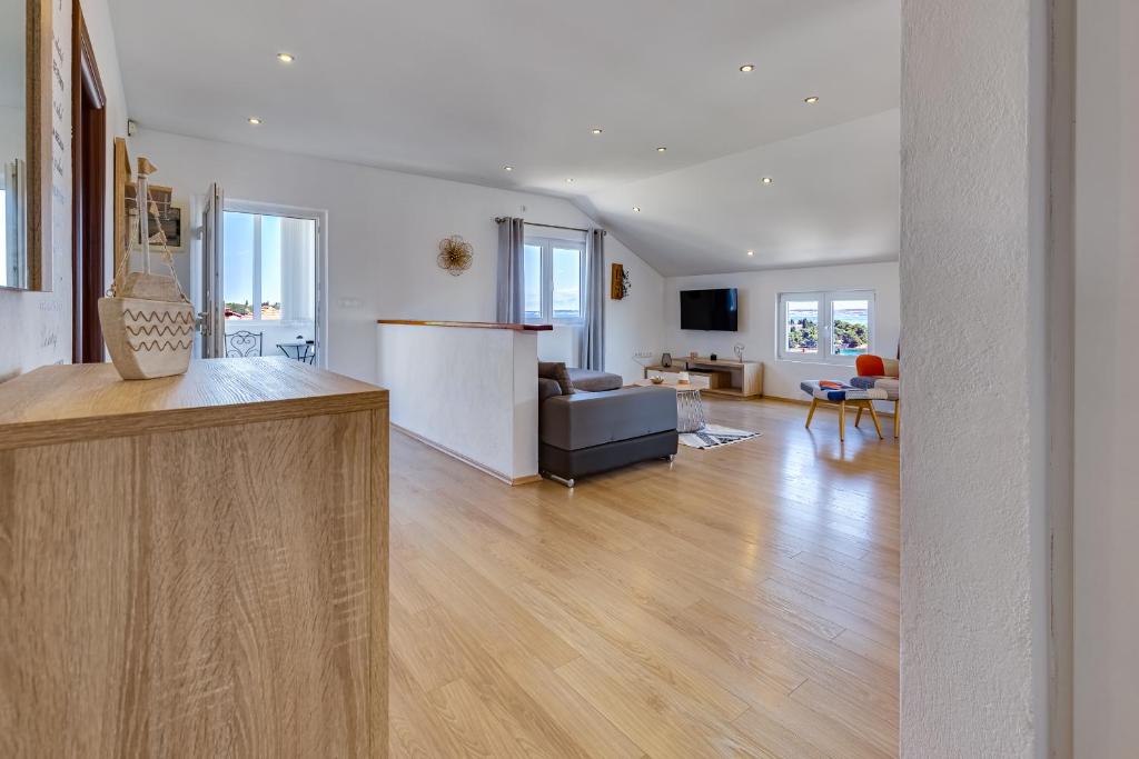 Televízia a/alebo spoločenská miestnosť v ubytovaní Apartman ViEw