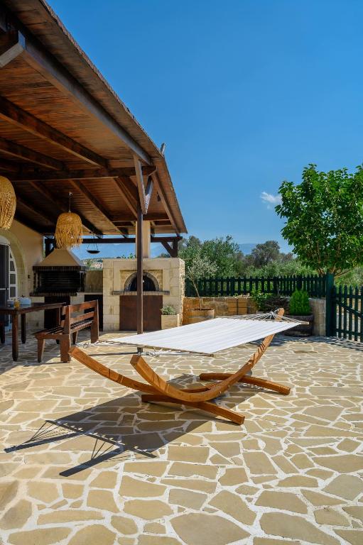Patio nebo venkovní prostory v ubytování Chrisi`s house with jacuzzi