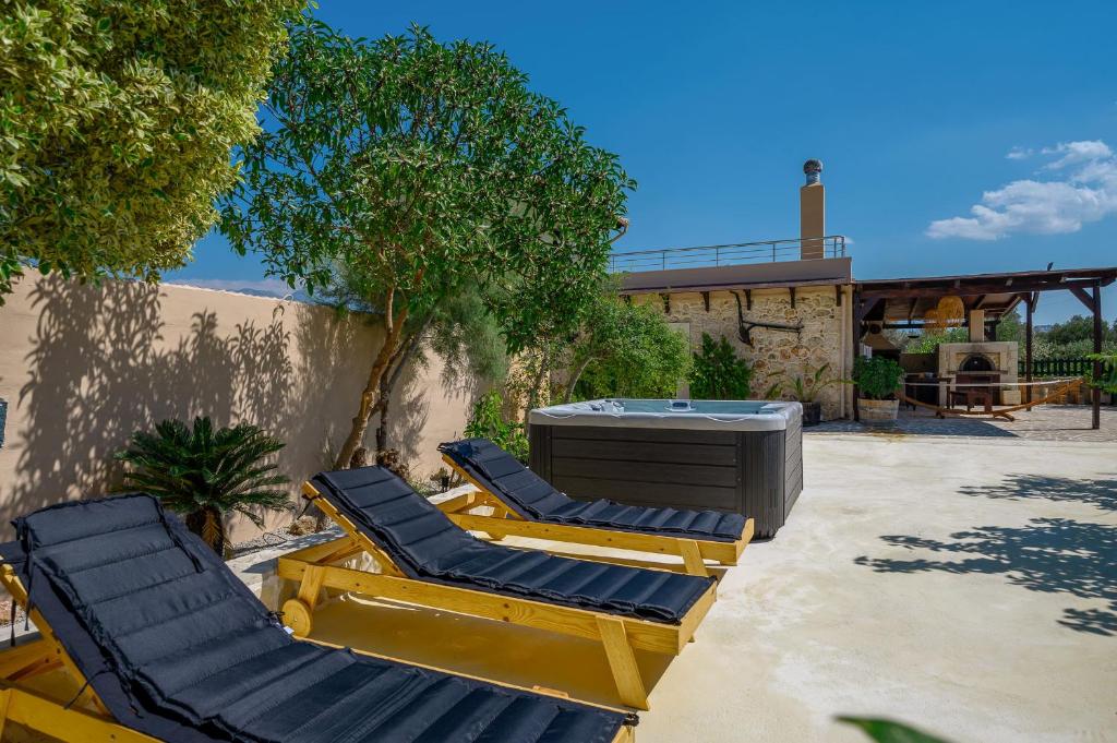 Fotografie z fotogalerie ubytování Chrisi`s house with jacuzzi v destinaci Moírai