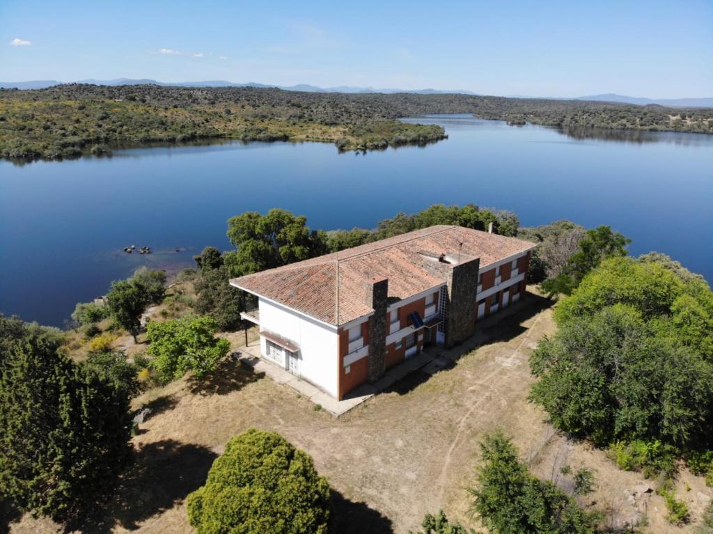 an aerial view of a house on a lake at Albergue Alagón Natura in Valdeobispo