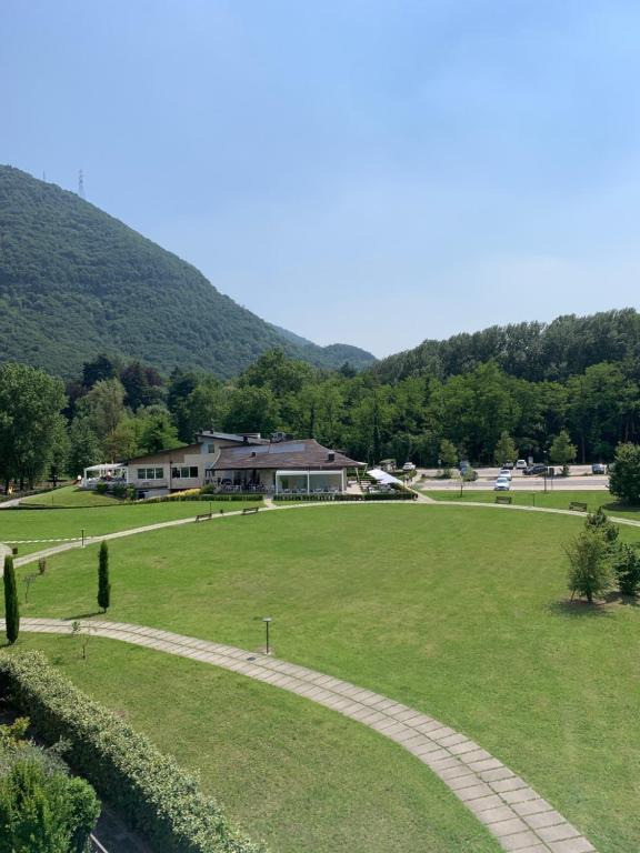 Zdjęcie z galerii obiektu Appartamento IRIS w mieście Spinone Al Lago