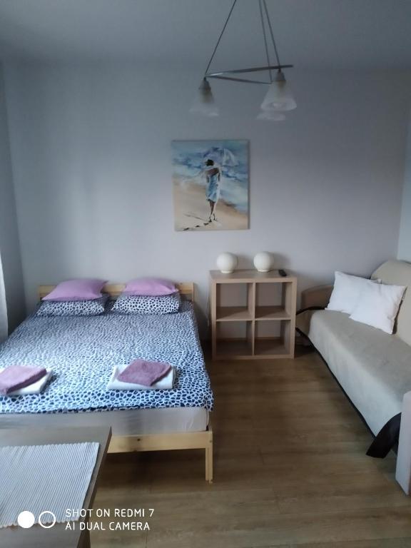 Posteľ alebo postele v izbe v ubytovaní mieszkanie na wrzosowej
