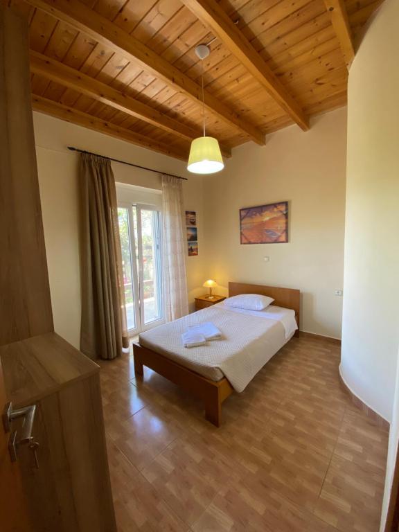 Postel nebo postele na pokoji v ubytování Koundouros Home