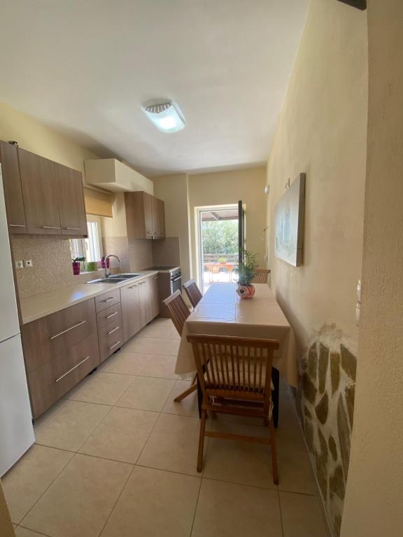 Kuchyň nebo kuchyňský kout v ubytování Koundouros Home