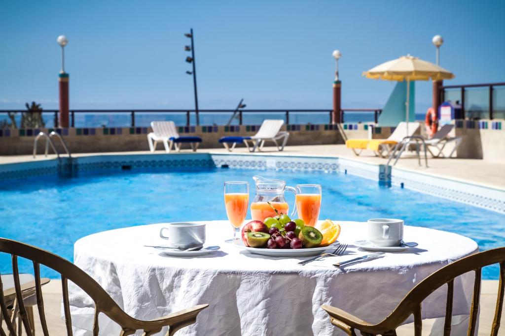 Bazén v ubytování Hotel Esmeralda Maris by LIVVO nebo v jeho okolí