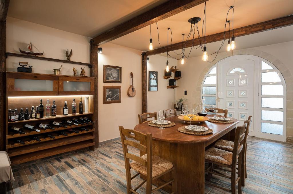 Fotografie z fotogalerie ubytování Chrisi`s house with jacuzzi v destinaci Moírai