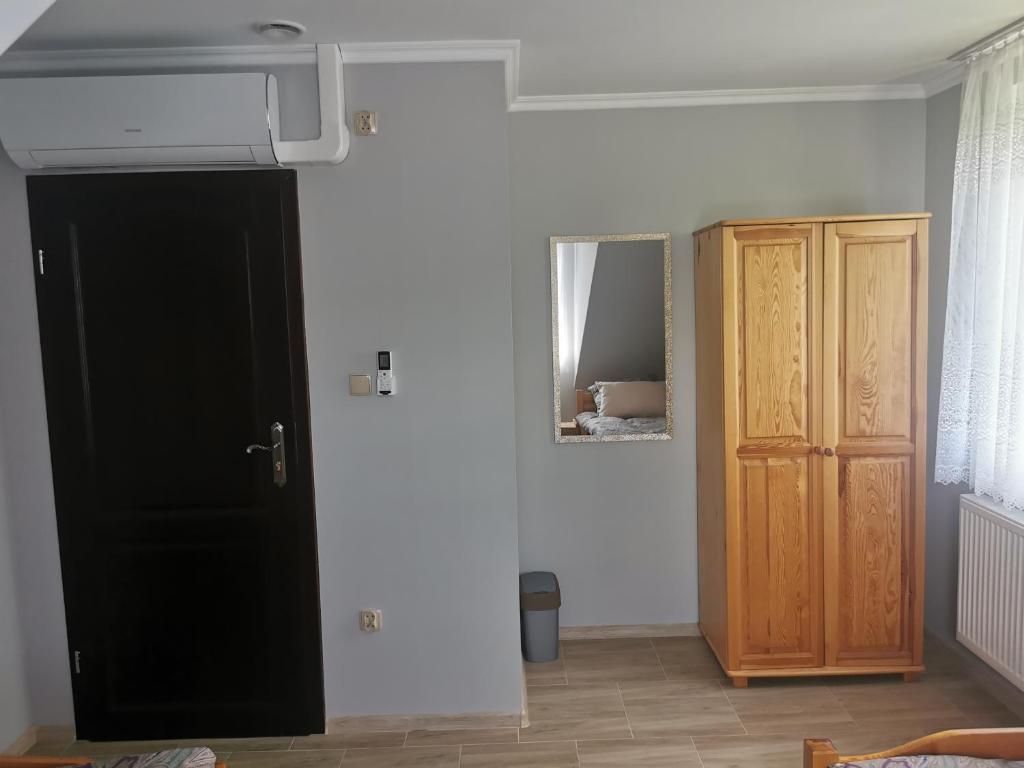 Zakole Sanu - Basic Triple Room Met Gedeelde Badkamer