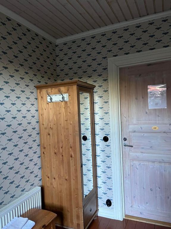 Hotel & Cafe Lanterna - Eenpersoonskamer Met Gedeelde Badkamer