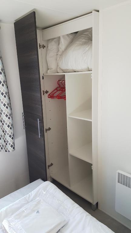 Posteľ alebo postele v izbe v ubytovaní MH 150 camping 4 etoiles Bois Dormant 4 personnes