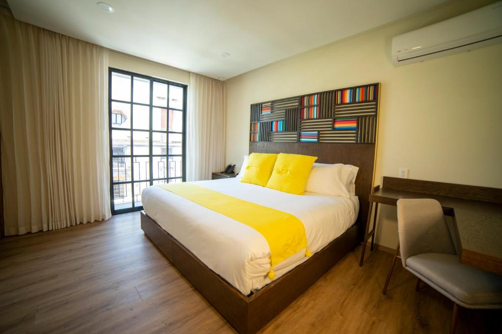 Postel nebo postele na pokoji v ubytování Hotel Dex Tlaquepaque