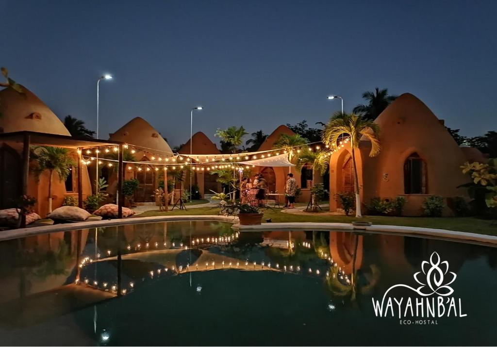 Swimmingpoolen hos eller tæt på Wayahnb'al eco hostal