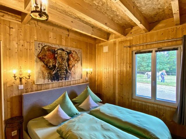 Postel nebo postele na pokoji v ubytování Chateau de Bellevue B&B et Appartements avec Piscine chauffée et Chambres partout climatisées