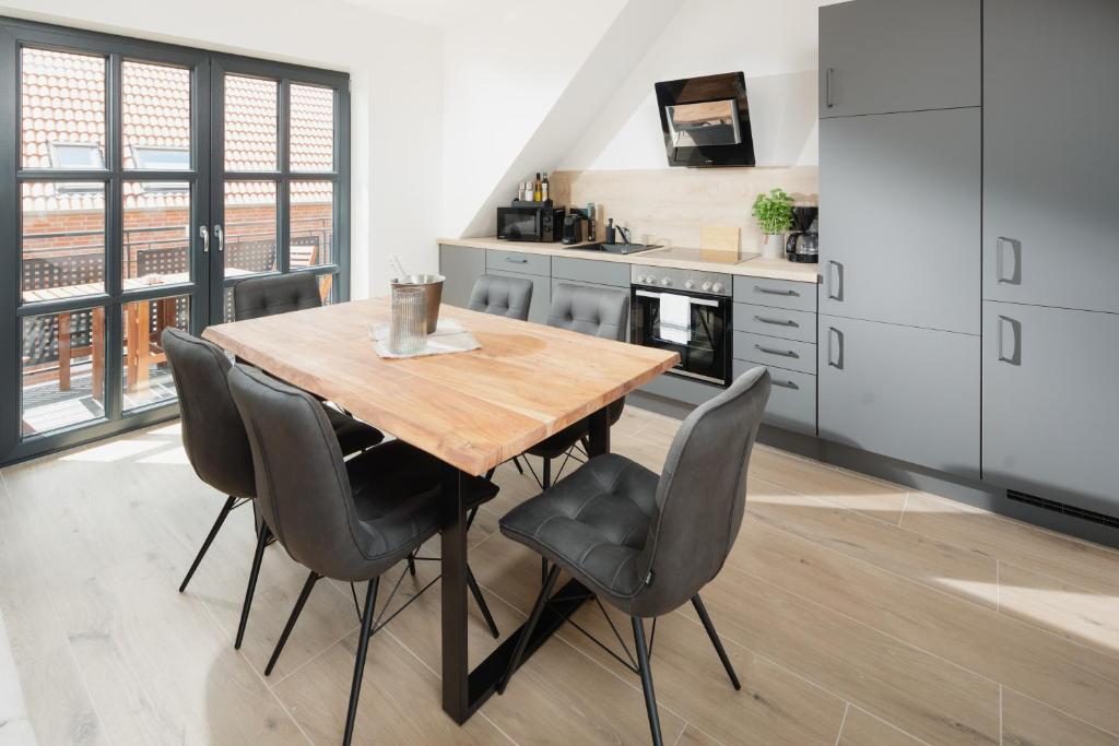 Kuchyň nebo kuchyňský kout v ubytování Küsten Suite West seitliche Wasserlage, 1 Balkon, 90qm