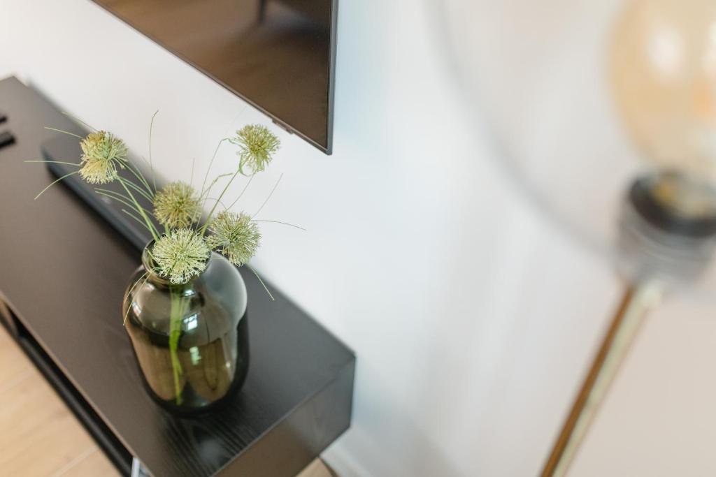 Posezení v ubytování Küsten Suite West seitliche Wasserlage, 1 Balkon, 90qm