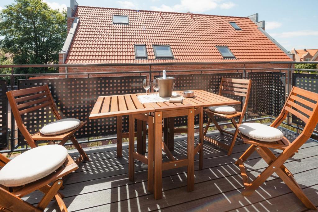 Balkón nebo terasa v ubytování Küsten Suite West seitliche Wasserlage, 1 Balkon, 90qm