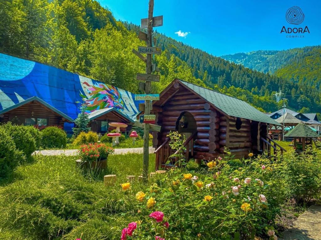 Nespecifikovaný výhled na hory nebo výhled na hory při pohledu z hotelu