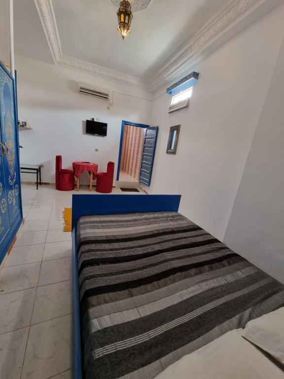 Postel nebo postele na pokoji v ubytování Dar Tanger Medina