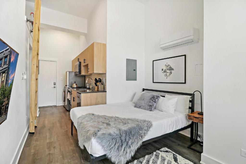 Modern & Vibrant Uptown Studio close to Shops - Wilson 401 - Housity