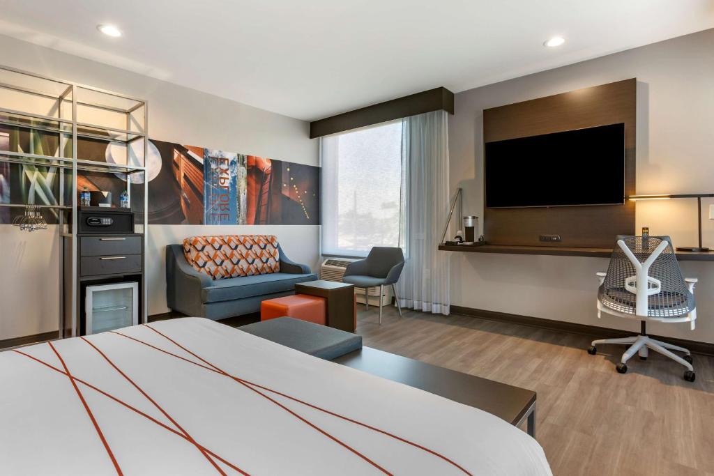 TV a/nebo společenská místnost v ubytování Vīb Hotel by Best Western Phoenix - Tempe