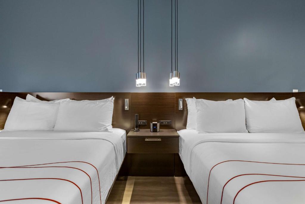 Postel nebo postele na pokoji v ubytování Vīb Hotel by Best Western Phoenix - Tempe