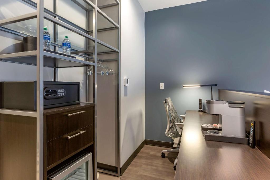Kuchyň nebo kuchyňský kout v ubytování Vīb Hotel by Best Western Phoenix - Tempe