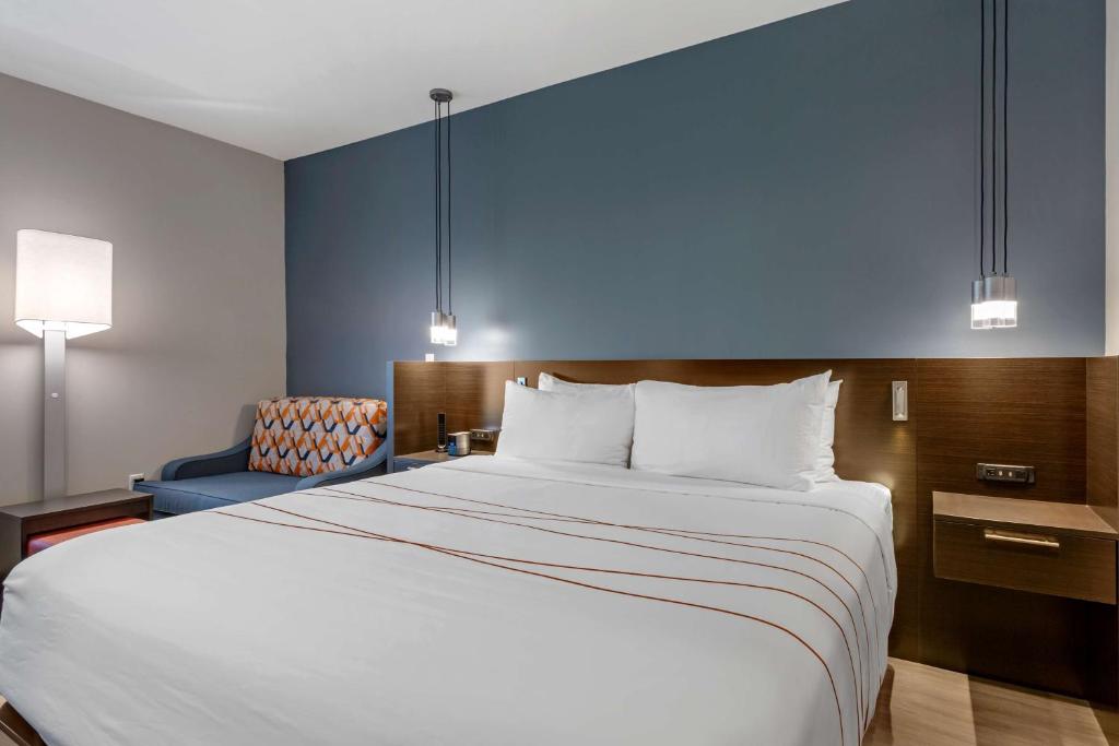 Postel nebo postele na pokoji v ubytování Vīb Hotel by Best Western Phoenix - Tempe