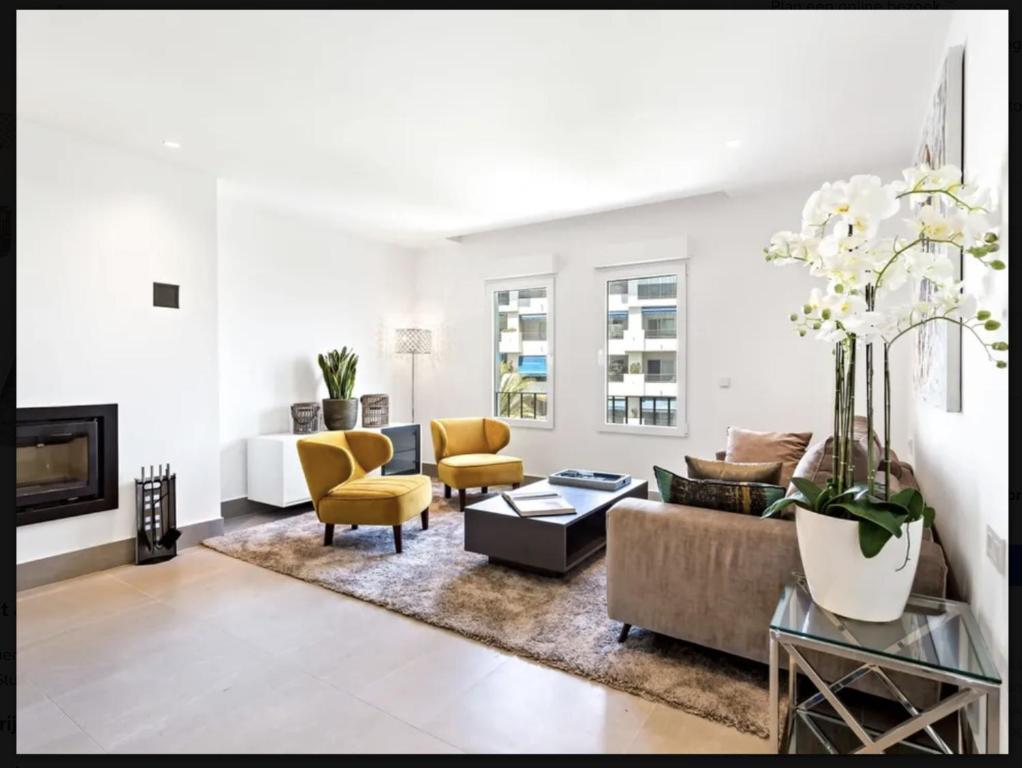 Posedenie v ubytovaní Puerto Banus luxury apartment located in harbor