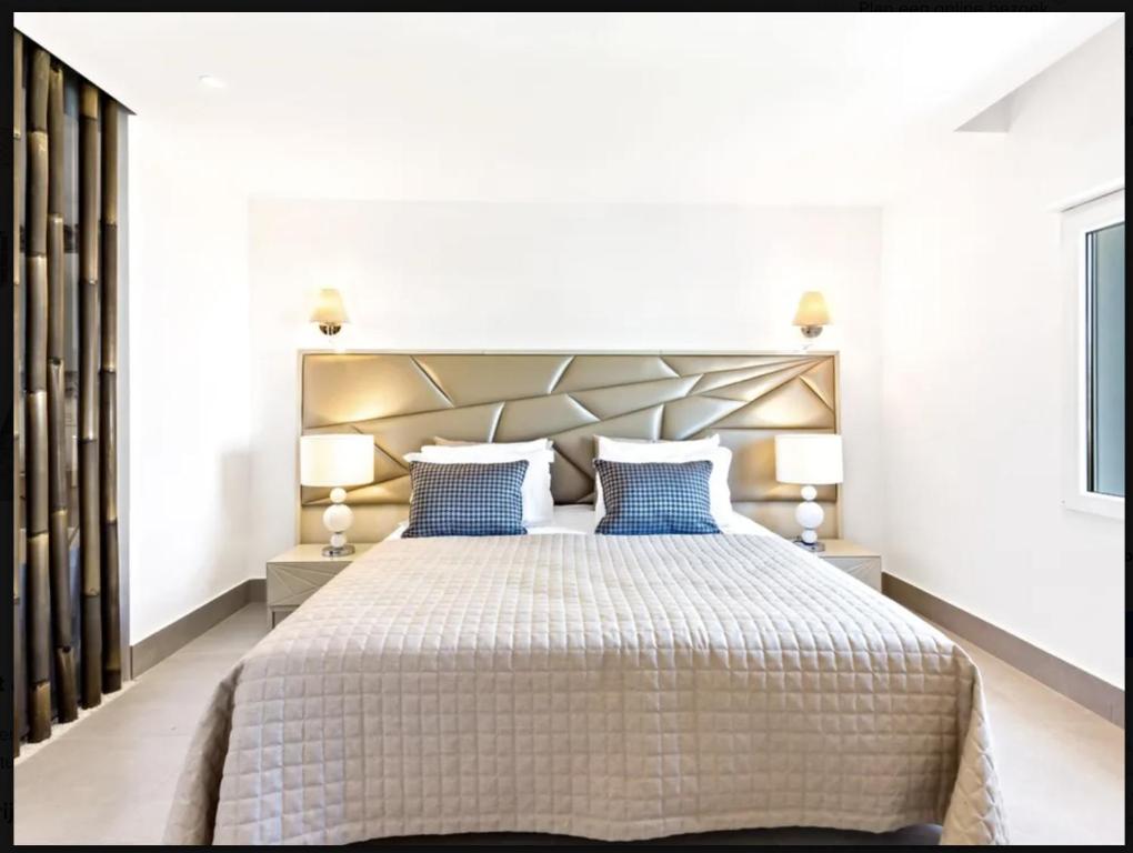 Posteľ alebo postele v izbe v ubytovaní Puerto Banus luxury apartment located in harbor